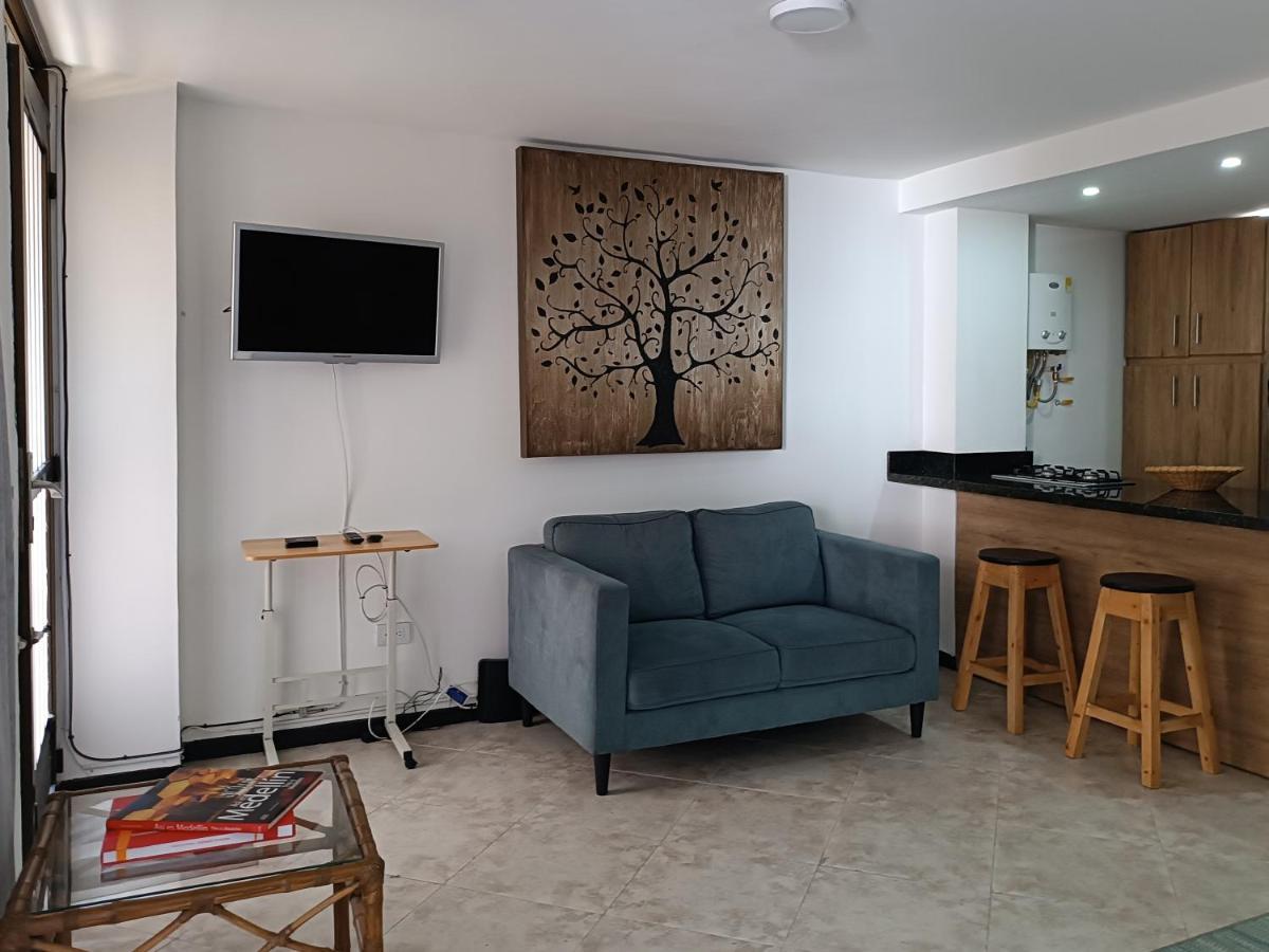 Acogedor Apartaestudio Ubicado En Laureles Apartment Medellin Bagian luar foto