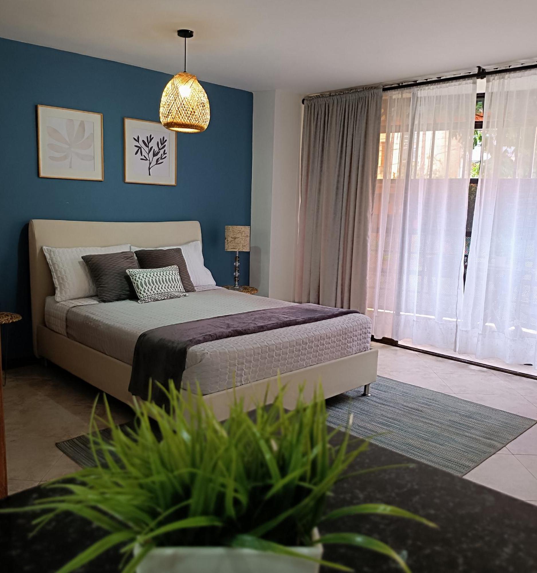 Acogedor Apartaestudio Ubicado En Laureles Apartment Medellin Bagian luar foto